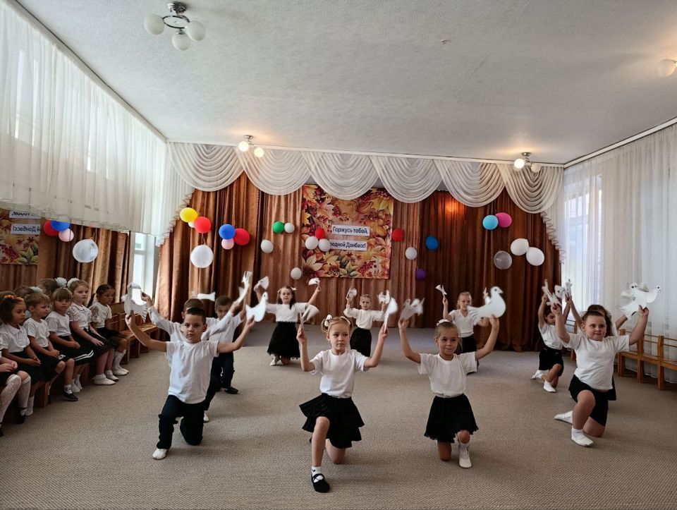 8 сентября 2025 года в дошкольных учреждениях городского округа Макеевка были проведены торжественные мероприятия, посвящённые важному и славному дню – Дню освобождения Донбасса 8 сентября 2025 года в дошкольных учреждениях городского округа Макеевка были проведены торжественные мероприятия, посвящённые важному и славному дню – Дню освобождения Донбасса