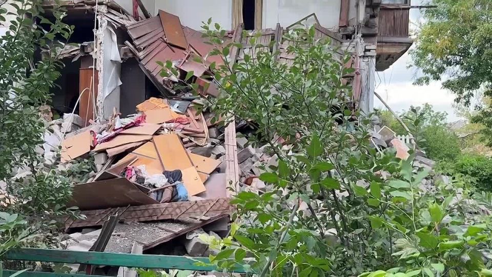 ЧП в Макеевке: обрушилась стена жилого дома