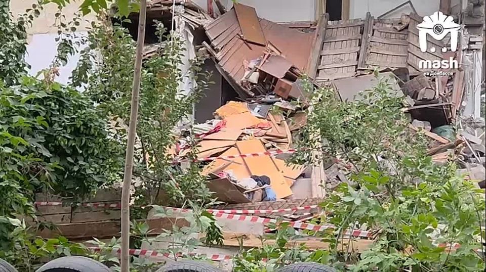 "Дом уже давно трещал по швам"