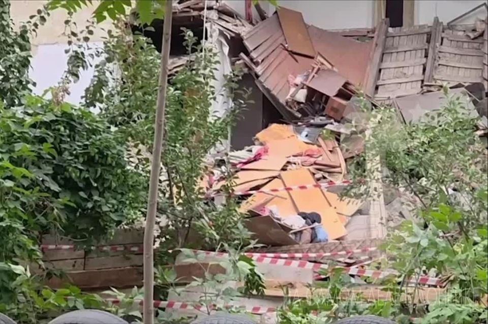 «— Просто ситуация развивалась быстрее и более критически, чем мы предполагали. — Да нихрена вы не делали!», —