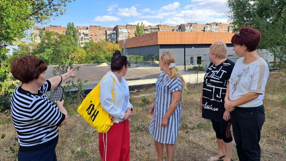 Сегодня, 10 сентября, спикер Ирина Насерова провела встречу с жителями по адресу: г.о. Макеевка, г. Макеевка, мкр. Солнечный, д.32 и д.19