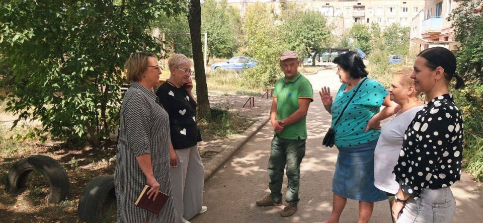 9 сентября, депутат Макеевского городского совета Татьяна Репунова провела встречи с жителями по адресам: г.о. Макеевка, г. Макеевка, кв-л Железнодорожный д.23 и д.19 9 сентября, депутат Макеевского городского совета Татьяна Репунова провела встречи с жителями по адресам: г.о. Макеевка, г. Макеевка, кв-л Железнодорожный д.23 и д.19