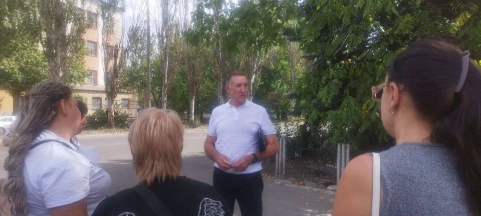 9 сентября, депутат Макеевского городского совета Тарас Сидоренко провел встречу с жителями: г.Макеевка, ул. Патона, д.2 и д. 11