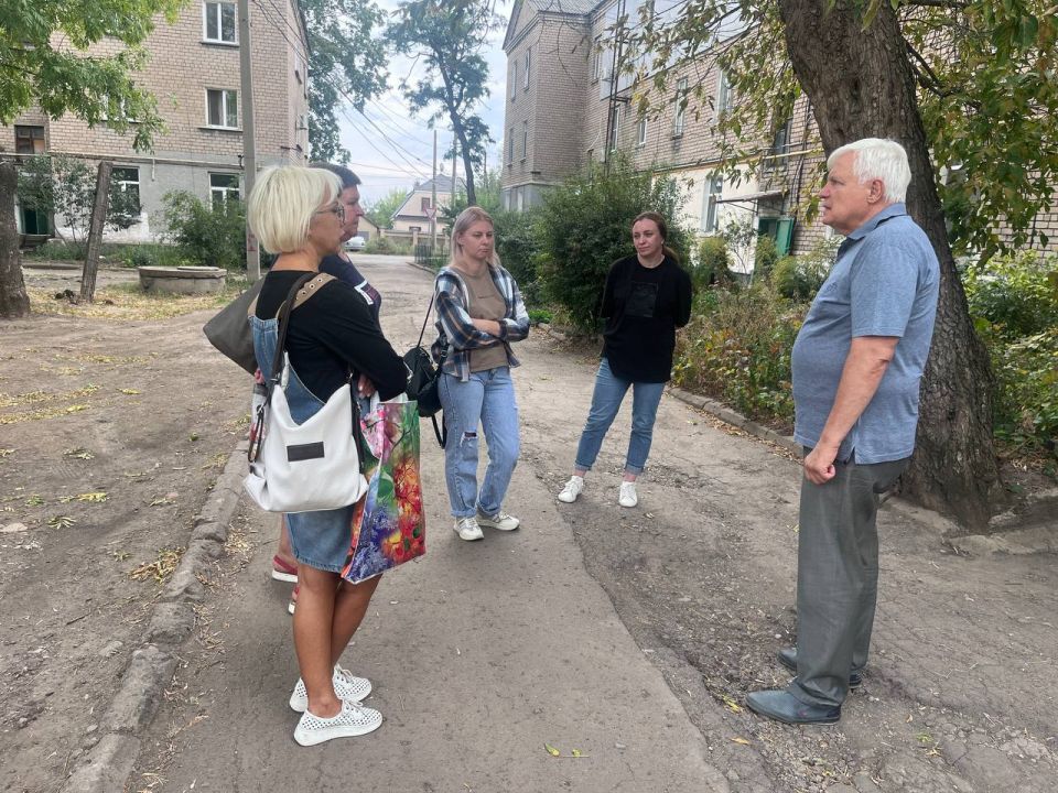 9 сентября, руководитель Управы Центрально-Городского внутригородского района Владимир Меша провел встречи на подведомственной территории по адресу: г. Макеевка, ул.Макарова, 71 и ул. Ярошенко, 7