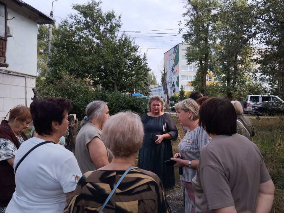10 сентября в Червоногвардейском районе состоялась встреча первого заместителя руководителя Управы Червоногвардейского внутригородского района Ирины Полищук с жителями жилого массива Дзержинского