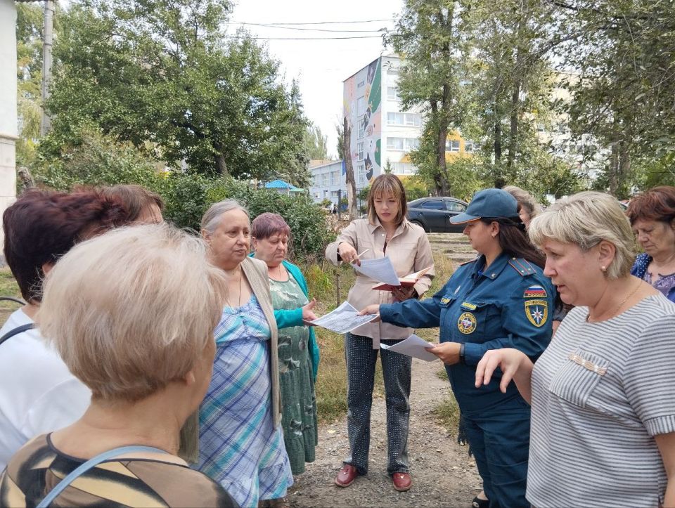 10 сентября в Червоногвардейском районе состоялась встреча первого заместителя руководителя Управы Червоногвардейского внутригородского района Ирины Полищук с жителями жилого массива Дзержинского 10 сентября в Червоногвардейском районе состоялась встреча первого заместителя руководителя Управы Червоногвардейского внутригородского района Ирины Полищук с жителями жилого массива Дзержинского