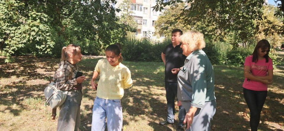 Сегодня, 10 сентября, заместитель руководителя Управы Центрально-Городского внутригородского района Лариса Онищенко и депутат НС ДНР Василий Перцев провели встречу с населением по адресам: г. Макеевка, кв-л Железнодорожный... Сегодня, 10 сентября, заместитель руководителя Управы Центрально-Городского внутригородского района Лариса Онищенко и депутат НС ДНР Василий Перцев провели встречу с населением по адресам: г. Макеевка, кв-л Железнодорожный...