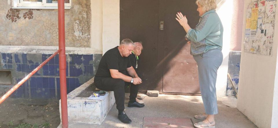 Сегодня, 10 сентября, заместитель руководителя Управы Центрально-Городского внутригородского района Лариса Онищенко и депутат НС ДНР Василий Перцев провели встречу с населением по адресам: г. Макеевка, кв-л Железнодорожный...