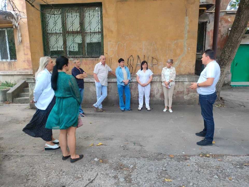 В рамках поручения Главы ДНР Дениса Пушилина, на территории Кировского внутригородского района продолжаются встречи с населением на подведомственной территории