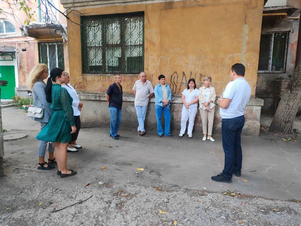 В рамках поручения Главы ДНР Дениса Пушилина, на территории Кировского внутригородского района продолжаются встречи с населением на подведомственной территории В рамках поручения Главы ДНР Дениса Пушилина, на территории Кировского внутригородского района продолжаются встречи с населением на подведомственной территории