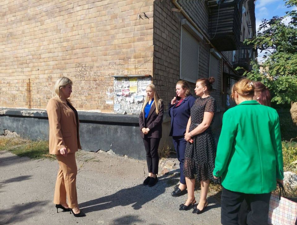 Сегодня, 10 сентября, спикер Надежда Сапелкина провела встречи с жителями по адресу: г.о. Макеевка, г. Макеевка, ул. Островского, 8 и ул. Шевченко,25 Сегодня, 10 сентября, спикер Надежда Сапелкина провела встречи с жителями по адресу: г.о. Макеевка, г. Макеевка, ул. Островского, 8 и ул. Шевченко,25