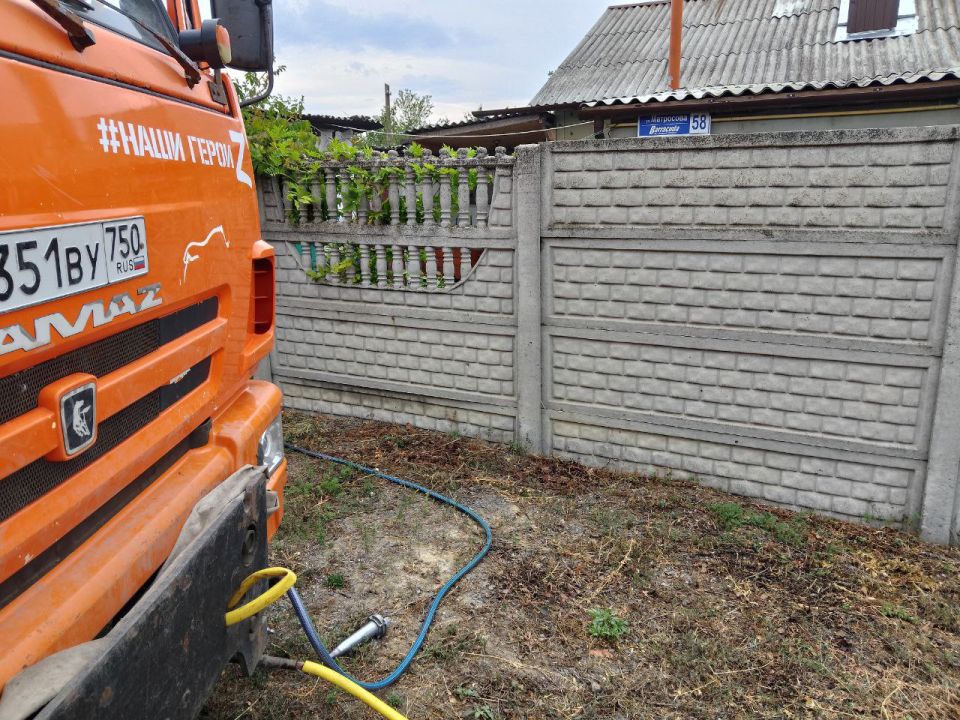 Для обеспечения водой жителей района Управой Кировского внутригородского района при поддержке региона-шефа Московская область ежедневно осуществляется подвоз воды для жителей домов, в которые в установленный графиком день не... Для обеспечения водой жителей района Управой Кировского внутригородского района при поддержке региона-шефа Московская область ежедневно осуществляется подвоз воды для жителей домов, в которые в установленный графиком день не...