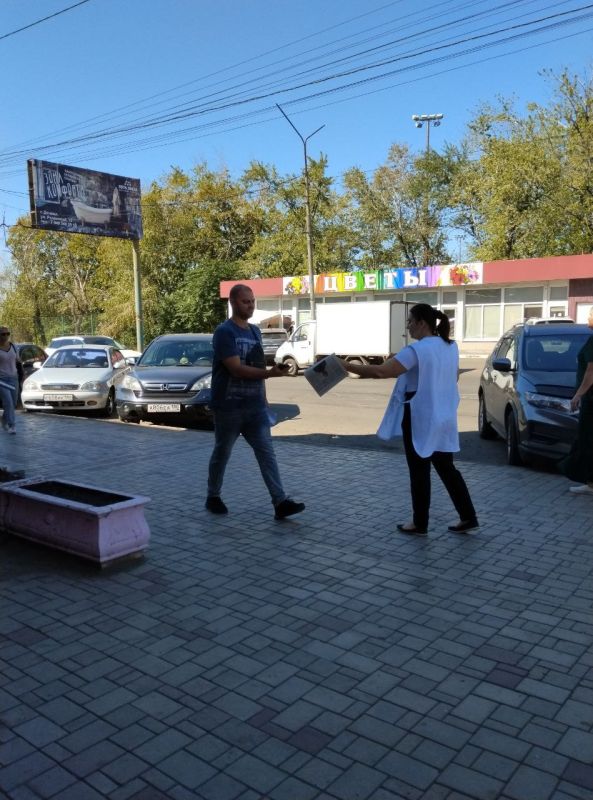 Сегодня, 10 сентября по инициативе Общественного Движения «Донецкая Республика» в Червоногвардейском районе города Макеевки проходит раздача официального печатного издания Общественного Движения «Донецкая Республика» Сегодня, 10 сентября по инициативе Общественного Движения «Донецкая Республика» в Червоногвардейском районе города Макеевки проходит раздача официального печатного издания Общественного Движения «Донецкая Республика»