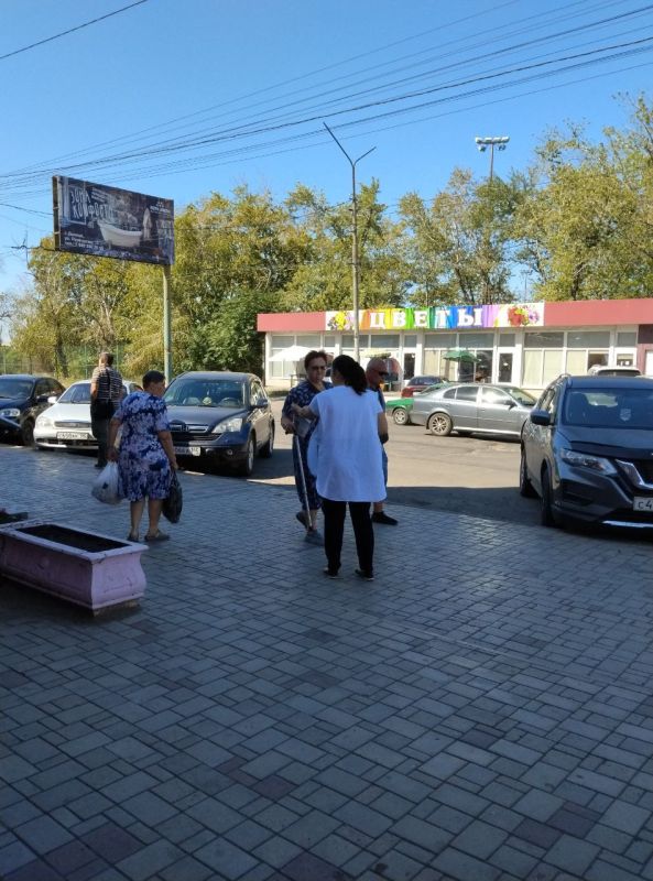 Сегодня, 10 сентября по инициативе Общественного Движения «Донецкая Республика» в Червоногвардейском районе города Макеевки проходит раздача официального печатного издания Общественного Движения «Донецкая Республика» Сегодня, 10 сентября по инициативе Общественного Движения «Донецкая Республика» в Червоногвардейском районе города Макеевки проходит раздача официального печатного издания Общественного Движения «Донецкая Республика»