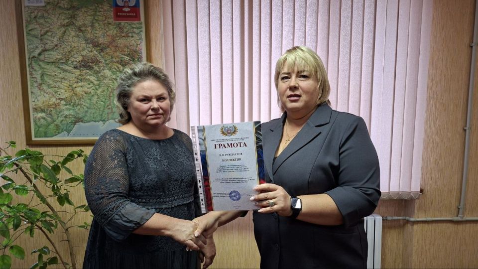 В преддверии Дня города Макеевки в Управе Горняцкого внутригородского района Администрации городского округа Макеевка состоялось торжественное вручение благодарностей работникам различных отраслей В преддверии Дня города Макеевки в Управе Горняцкого внутригородского района Администрации городского округа Макеевка состоялось торжественное вручение благодарностей работникам различных отраслей