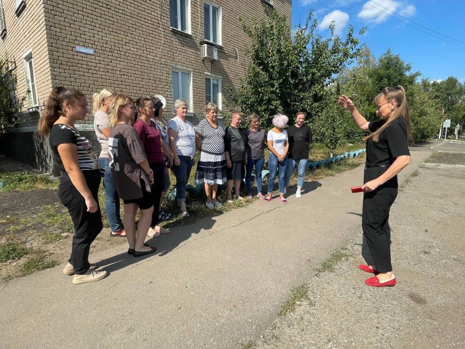 Сегодня, 10 сентября, спикер Эвелина Мотрук провела встречу с жителями по адресу: г.о. Макеевка, г. Макеевка, ул. Макарова, д.68