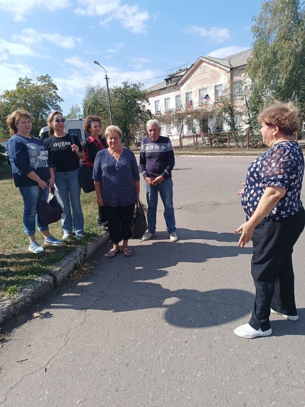 10 сентября встречу с жителями жилого массива шахты № 21 по улице Коммунистическая, дом 3 провела спикер, врио директора ГБПОУ «Макеевский промышленно-технологический техникум» Галина Егорова