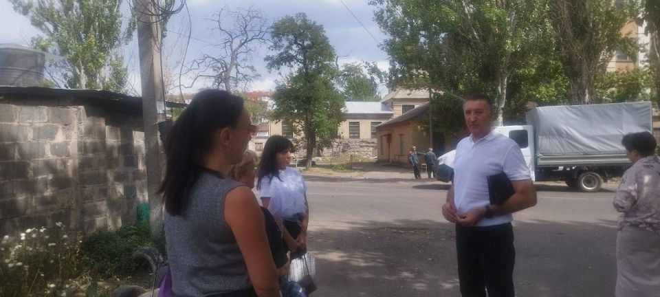 9 ,          : ., . , .2  . 11