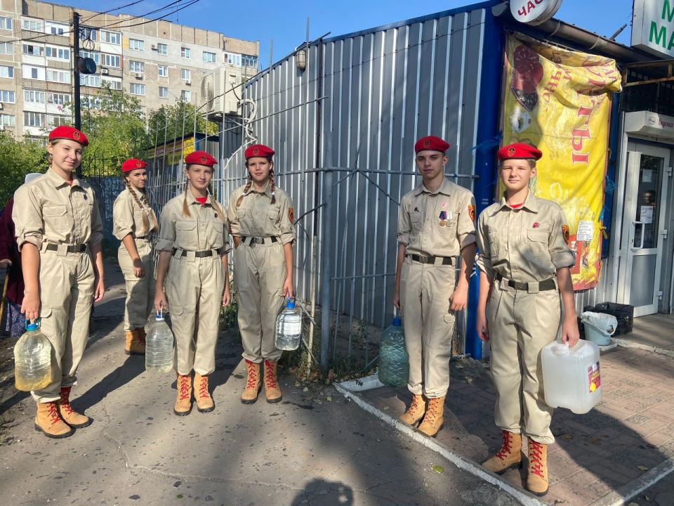 Учащиеся общеобразовательных организаций городского округа Макеевка принимают участие в проекте «Эстафета добра: школьные волонтерские отряды» Учащиеся общеобразовательных организаций городского округа Макеевка принимают участие в проекте «Эстафета добра: школьные волонтерские отряды»