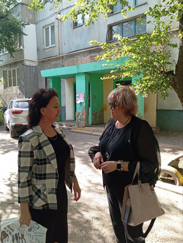 Сегодня, 10 сентября, спикер Оксана Рыжикова провела встречи с жителями по адресу: г.о. Макеевка, г. Макеевка, кв-л Гвардейский, 13 и кв-л Железнодорожный, 20 Сегодня, 10 сентября, спикер Оксана Рыжикова провела встречи с жителями по адресу: г.о. Макеевка, г. Макеевка, кв-л Гвардейский, 13 и кв-л Железнодорожный, 20