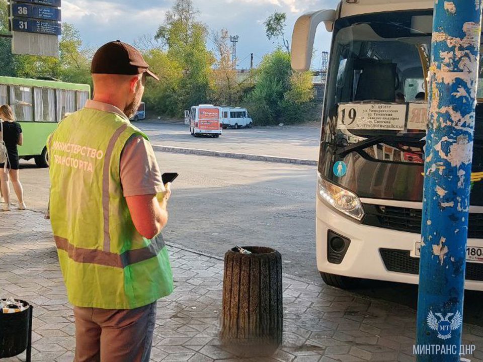 Специалисты Минтранса ДНР провели мониторинг пассажиропотока и соблюдения расписания движения на межмуниципальных маршрутах Донецка и Макеевки Специалисты Минтранса ДНР провели мониторинг пассажиропотока и соблюдения расписания движения на межмуниципальных маршрутах Донецка и Макеевки