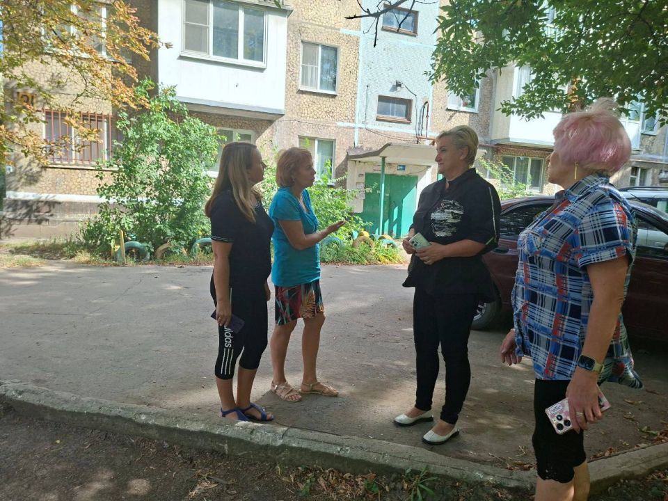 Сегодня, 10 сентября, спикер Ирина Насерова провела встречу с жителями по адресу: г.о. Макеевка, г. Макеевка, мкр. Солнечный, д.32 и д.19 Сегодня, 10 сентября, спикер Ирина Насерова провела встречу с жителями по адресу: г.о. Макеевка, г. Макеевка, мкр. Солнечный, д.32 и д.19