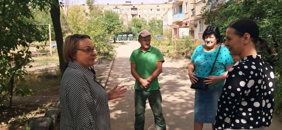 9 сентября, депутат Макеевского городского совета Татьяна Репунова провела встречи с жителями по адресам: г.о. Макеевка, г. Макеевка, кв-л Железнодорожный д.23 и д.19 9 сентября, депутат Макеевского городского совета Татьяна Репунова провела встречи с жителями по адресам: г.о. Макеевка, г. Макеевка, кв-л Железнодорожный д.23 и д.19