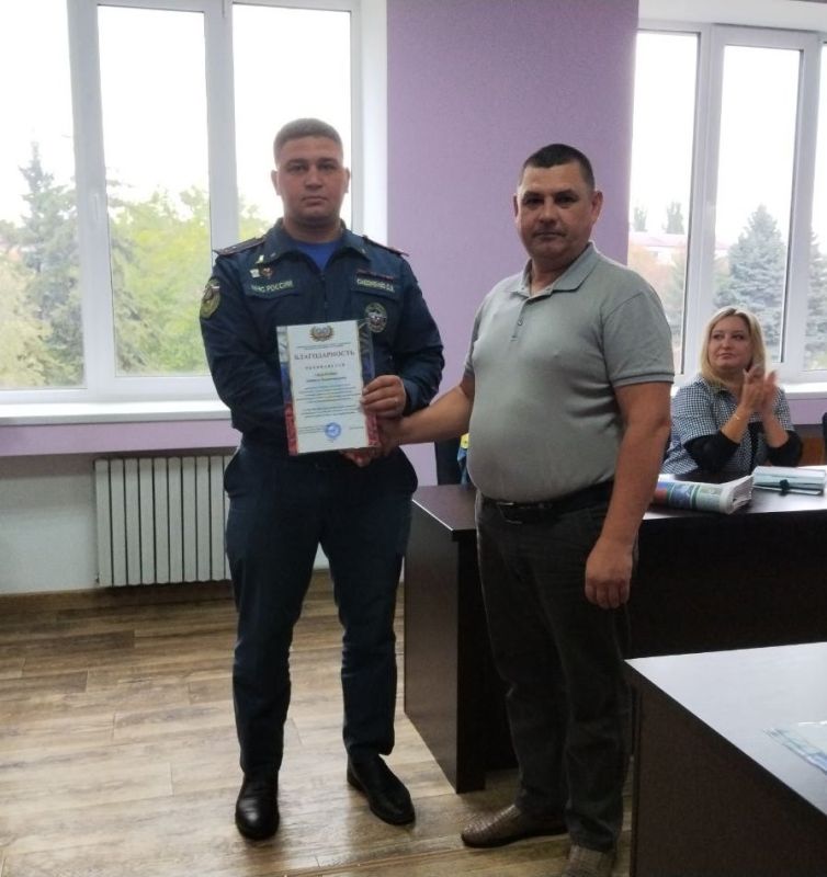 10 сентября в преддверии Дня города Макеевка руководитель Управы Червоногвардейского внутригородского района Антон Гринзовский отметил благодарственными письмами и грамотами Администрации городского округа Макеевка... 10 сентября в преддверии Дня города Макеевка руководитель Управы Червоногвардейского внутригородского района Антон Гринзовский отметил благодарственными письмами и грамотами Администрации городского округа Макеевка...