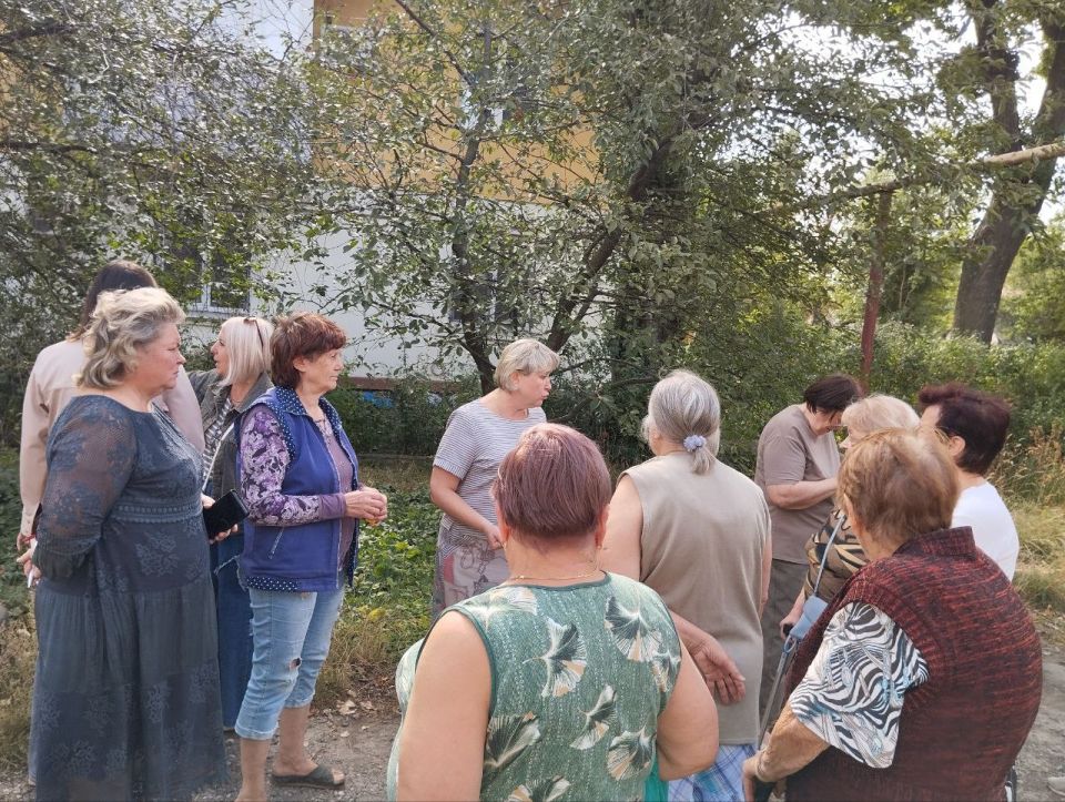 10 сентября в Червоногвардейском районе состоялась встреча первого заместителя руководителя Управы Червоногвардейского внутригородского района Ирины Полищук с жителями жилого массива Дзержинского 10 сентября в Червоногвардейском районе состоялась встреча первого заместителя руководителя Управы Червоногвардейского внутригородского района Ирины Полищук с жителями жилого массива Дзержинского