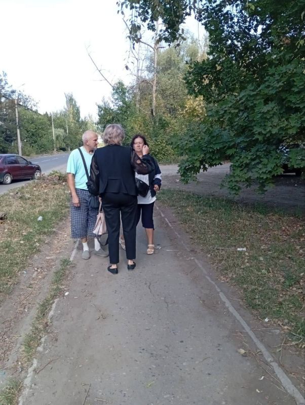 Сегодня, 10 сентября, спикер Оксана Рыжикова провела встречи с жителями по адресу: г.о. Макеевка, г. Макеевка, кв-л Гвардейский, 13 и кв-л Железнодорожный, 20 Сегодня, 10 сентября, спикер Оксана Рыжикова провела встречи с жителями по адресу: г.о. Макеевка, г. Макеевка, кв-л Гвардейский, 13 и кв-л Железнодорожный, 20