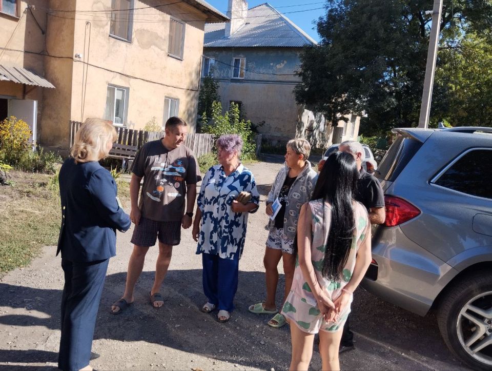 11 сентября в Червоногвардейском районе состоялась встреча лидера общественного мнения Людмилы Кубатко с жителями жилого массива Крупской 11 сентября в Червоногвардейском районе состоялась встреча лидера общественного мнения Людмилы Кубатко с жителями жилого массива Крупской