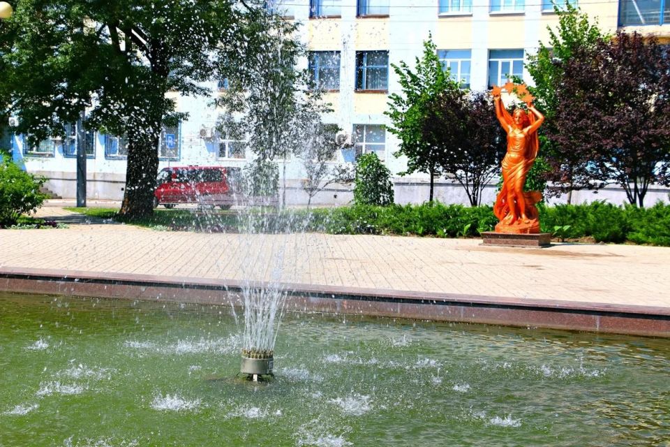 Лариса Толстыкина: Сердечно поздравляю всех жителей Макеевки с 335-летием нашего родного города! Города, который динамично развивается и имеет богатейшую славную историю Лариса Толстыкина: Сердечно поздравляю всех жителей Макеевки с 335-летием нашего родного города! Города, который динамично развивается и имеет богатейшую славную историю