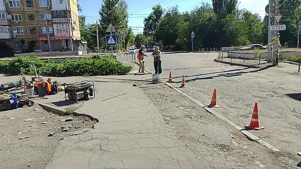 11 сентября, с целью обеспечения безопасности передвижения пешеходов и предотвращения случайного выхода людей на проезжую часть силами МУП АГМ «Перспектива» ведутся работы по установке пешеходного дорожного ограждение вдоль...