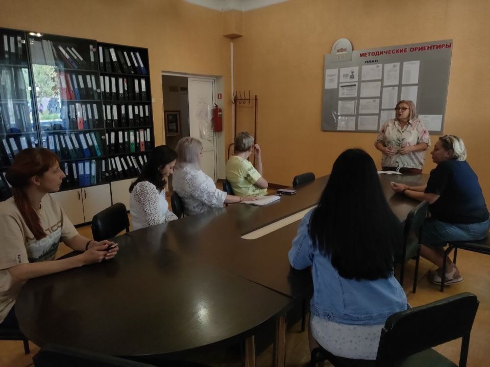 Сегодня, 11 сентября, в рамках поручения Главы Республики Дениса Пушилина, депутат Макеевского городского совета Ирина Рудь провела встречу с населением на подведомственной территории по ул. Папанина, 9