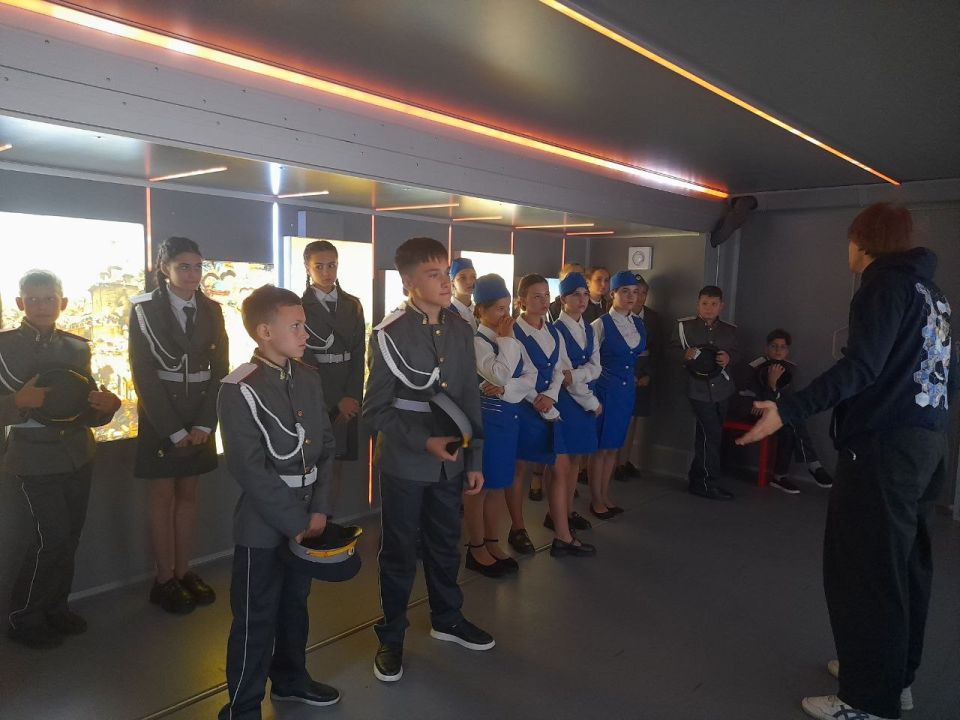 В рамках празднования Дня города юные макеевчане и администрация городского округа Макеевка приняли участие в открытии мультимедийной экспозиции автопоезда «Россия – Моя история», приуроченной к 80-летию Победы и Году... В рамках празднования Дня города юные макеевчане и администрация городского округа Макеевка приняли участие в открытии мультимедийной экспозиции автопоезда «Россия – Моя история», приуроченной к 80-летию Победы и Году...