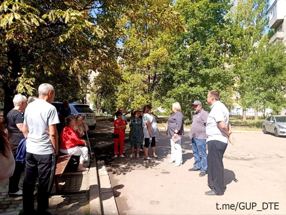 СОТРУДНИКИ ГУП ДНР «ДОНБАССТЕПЛОЭНЕРГО» ПРОДОЛЖАЮТ ПРОВОДИТЬ ВСТРЕЧИ С ГРАЖДАНАМИ СОТРУДНИКИ ГУП ДНР «ДОНБАССТЕПЛОЭНЕРГО» ПРОДОЛЖАЮТ ПРОВОДИТЬ ВСТРЕЧИ С ГРАЖДАНАМИ