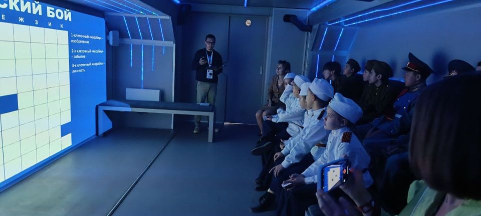 В рамках празднования Дня города юные макеевчане и администрация городского округа Макеевка приняли участие в открытии мультимедийной экспозиции автопоезда «Россия – Моя история», приуроченной к 80-летию Победы и Году... В рамках празднования Дня города юные макеевчане и администрация городского округа Макеевка приняли участие в открытии мультимедийной экспозиции автопоезда «Россия – Моя история», приуроченной к 80-летию Победы и Году...