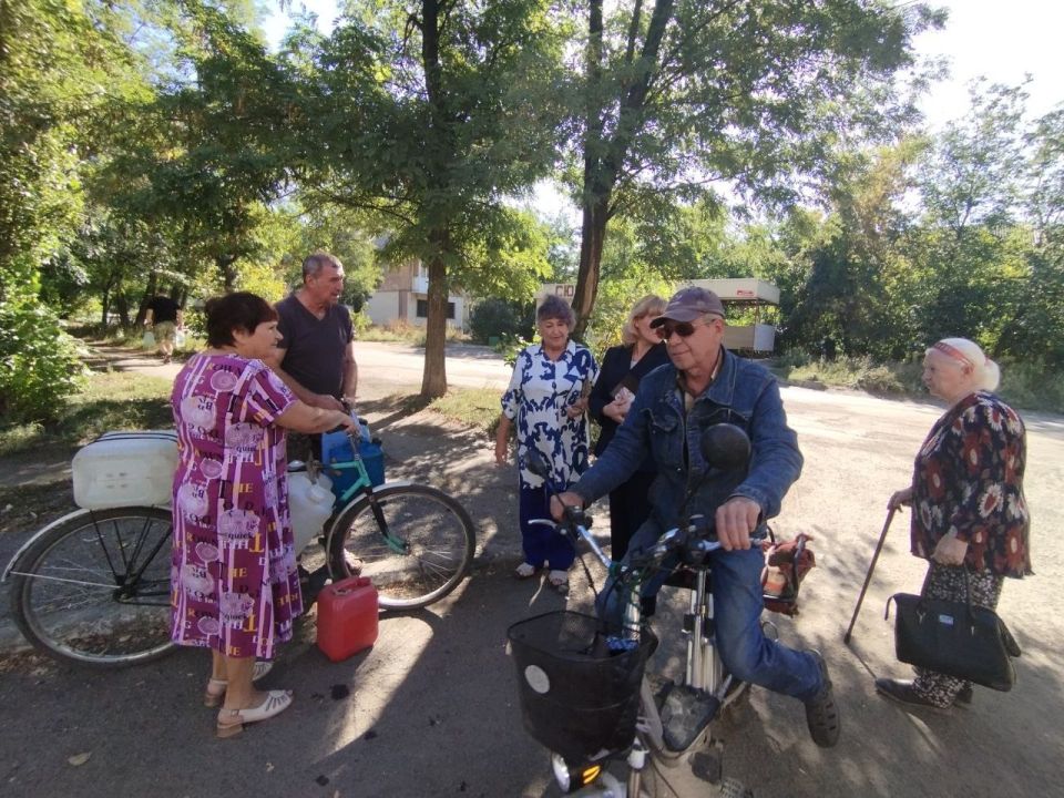 11 сентября в Червоногвардейском районе во дворе дома № 6 по улице Уборевича, лидер общественного мнения Людмила Кубатко провела открытый диалог с жителями жилого массива Крупской 11 сентября в Червоногвардейском районе во дворе дома № 6 по улице Уборевича, лидер общественного мнения Людмила Кубатко провела открытый диалог с жителями жилого массива Крупской