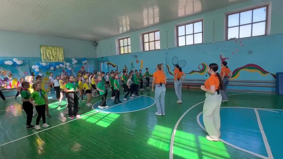 11 сентября 2025 года, в День рождения родного города педагоги-организаторы МБУДО «ГДДЮТ ИМ. В.Г. ДЖАРТЫ» провели игровую программу «Играй, город или 335 весёлых затей» для учащихся ГБОУ «НШ № 5 Г.О. МАКЕЕВКА»