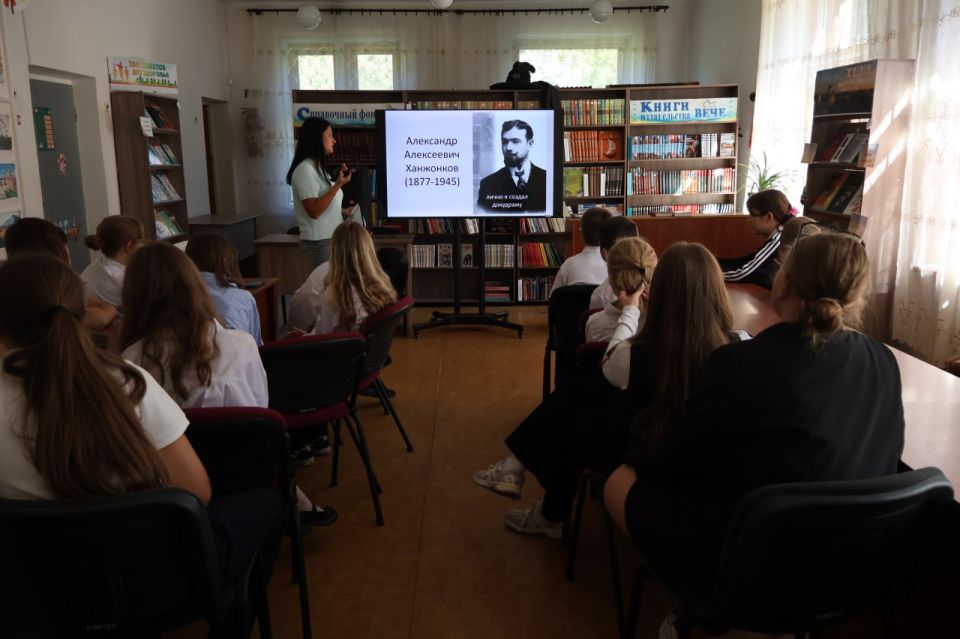 Сегодня, 11 сентября, в детской библиотеке им. Л.И. Глебова, в рамках проекта «Историческая память» Всероссийской политической партии «Единая Россия», состоялась книжная выставка «Тебе, мой город», приуроченная ко Дню города... Сегодня, 11 сентября, в детской библиотеке им. Л.И. Глебова, в рамках проекта «Историческая память» Всероссийской политической партии «Единая Россия», состоялась книжная выставка «Тебе, мой город», приуроченная ко Дню города...