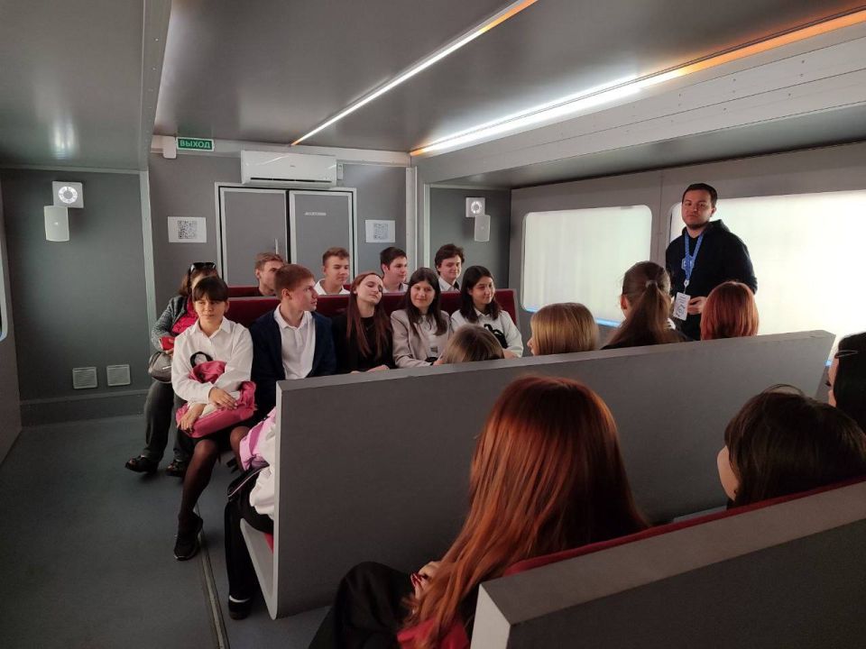 Учащиеся общеобразовательных организаций посещают мультимедийный образовательно-выставочный комплекс «Россия – Моя история», который рассказывает о важных периодах формирования и становления государства и культуры нашей... Учащиеся общеобразовательных организаций посещают мультимедийный образовательно-выставочный комплекс «Россия – Моя история», который рассказывает о важных периодах формирования и становления государства и культуры нашей...