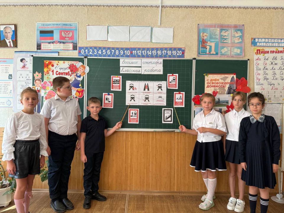 С целью предупреждения несчастных случаев с несовершеннолетними на объектах железнодорожной инфраструктуры с учащимися общеобразовательных организаций проведена профилактическая беседа «Железная дорога – зона повышенной... С целью предупреждения несчастных случаев с несовершеннолетними на объектах железнодорожной инфраструктуры с учащимися общеобразовательных организаций проведена профилактическая беседа «Железная дорога – зона повышенной...