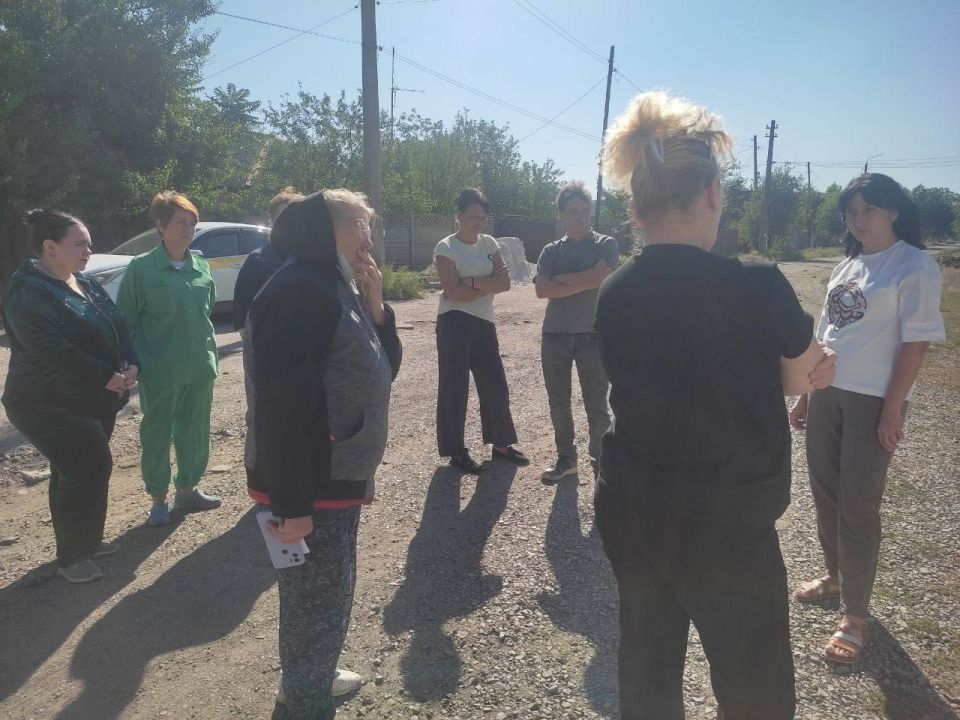 По поручению Главы ДНР Дениса Пушилина, 12 сентября, заместитель руководителя Управы Кировского внутригородского района Администрации городского округа Макеевка Донецкой Народной Республики Ирина Воронина провела встречу с... По поручению Главы ДНР Дениса Пушилина, 12 сентября, заместитель руководителя Управы Кировского внутригородского района Администрации городского округа Макеевка Донецкой Народной Республики Ирина Воронина провела встречу с...