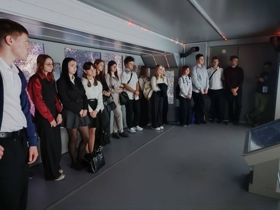 Учащиеся общеобразовательных организаций посещают мультимедийный образовательно-выставочный комплекс «Россия – Моя история», который рассказывает о важных периодах формирования и становления государства и культуры нашей... Учащиеся общеобразовательных организаций посещают мультимедийный образовательно-выставочный комплекс «Россия – Моя история», который рассказывает о важных периодах формирования и становления государства и культуры нашей...