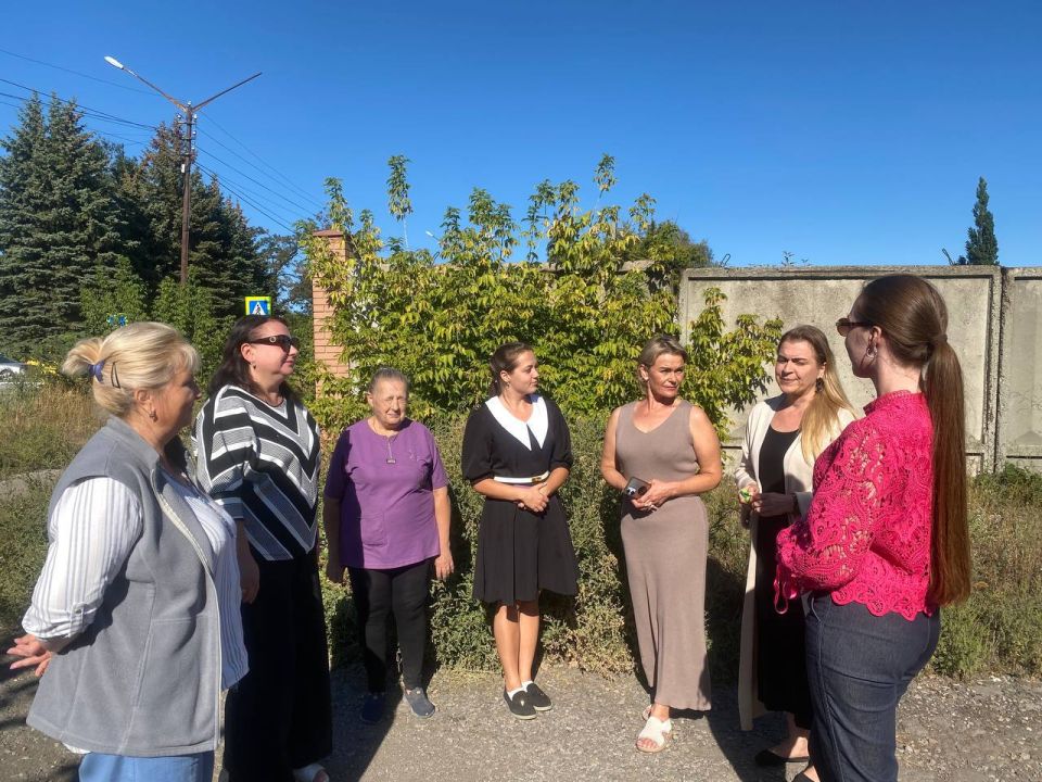 11 сентября встречу с жителями по улицеГаврилова, дом 20А провела спикер, директор ГБОУ «Основная школа № 80 городского округа Макеевка» Ирина Жаекбаева