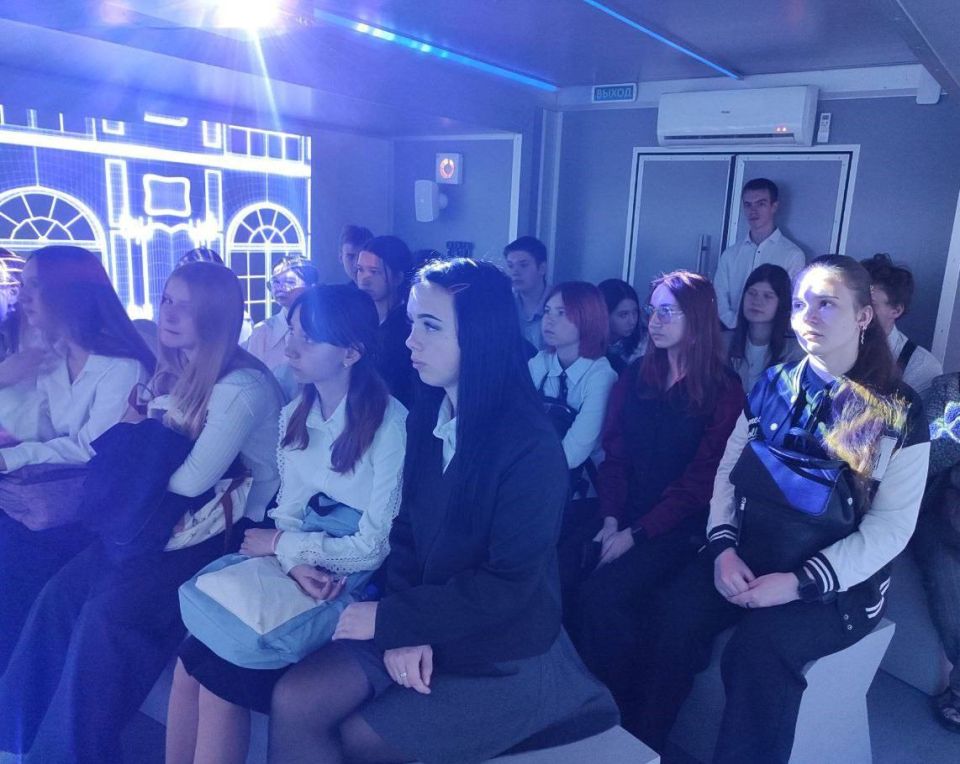 Учащиеся общеобразовательных организаций посещают мультимедийный образовательно-выставочный комплекс «Россия – Моя история», который рассказывает о важных периодах формирования и становления государства и культуры нашей... Учащиеся общеобразовательных организаций посещают мультимедийный образовательно-выставочный комплекс «Россия – Моя история», который рассказывает о важных периодах формирования и становления государства и культуры нашей...