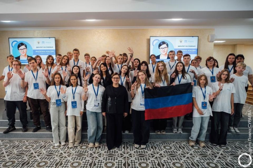 40 школьников из Макеевки, принимающие участие в проекте «Университетские смены» в ФГБОУ ВО «Саратовская государственная юридическая академия», под чутким руководством студентов-наставников познакомились с историей академии...