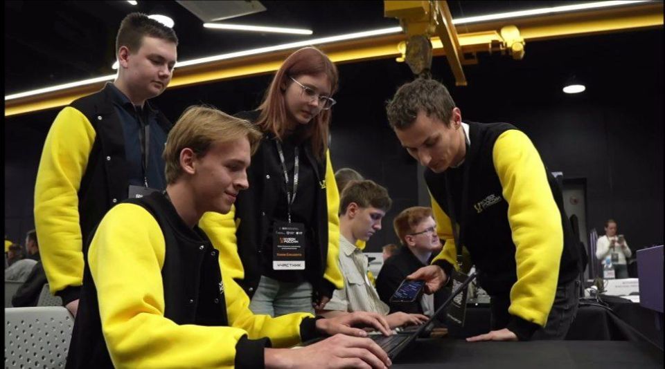 Наша команда «Пин-код» заняла второе место в финале Кубка России по спортивному программированию в дисциплине «программирование робототехники» Наша команда «Пин-код» заняла второе место в финале Кубка России по спортивному программированию в дисциплине «программирование робототехники»