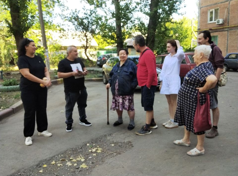 12 сентября лидер общественного мнения Юрий Сирош провел встречу с жителями жилого массива Горького во дворе дома № 52 по улице Малиновского