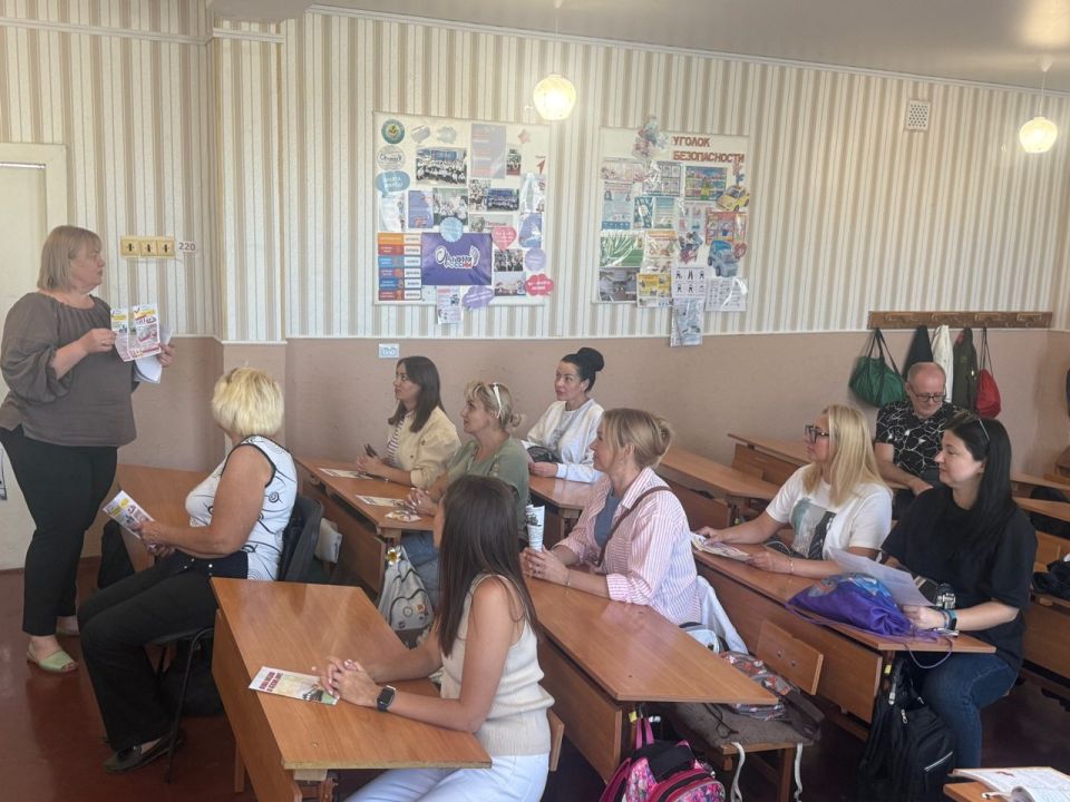С целью предупреждения несчастных случаев с несовершеннолетними на объектах железнодорожной инфраструктуры с учащимися общеобразовательных организаций проведена профилактическая беседа «Железная дорога – зона повышенной... С целью предупреждения несчастных случаев с несовершеннолетними на объектах железнодорожной инфраструктуры с учащимися общеобразовательных организаций проведена профилактическая беседа «Железная дорога – зона повышенной...